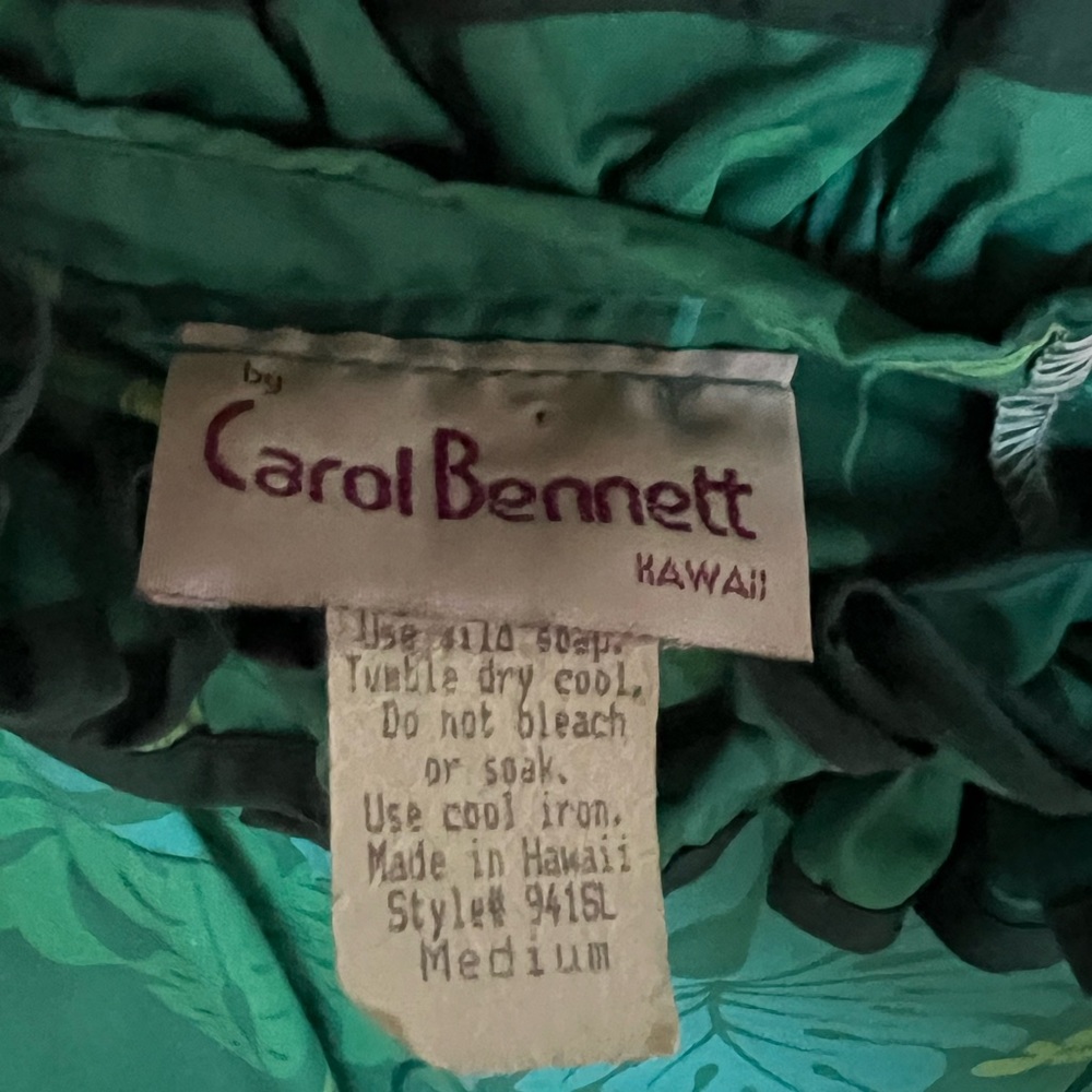 COMING SOON Aqua-green off-the-shoulder Carol Bennett muʻumuʻu (M) - Picture 7 of 8